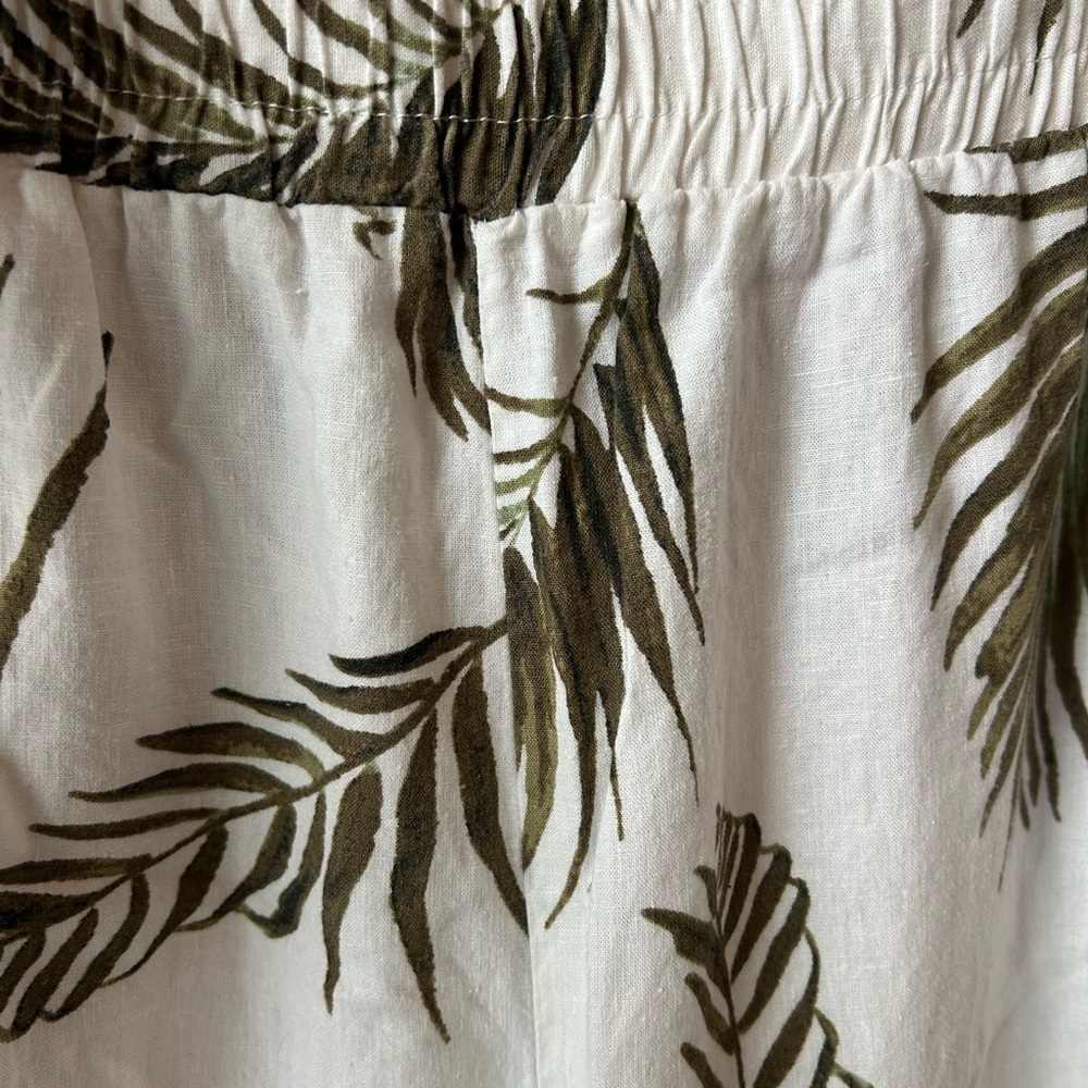 Panama Jack Cropped Cream and Green Tropical Patterned Pants - Picture 6 of 10